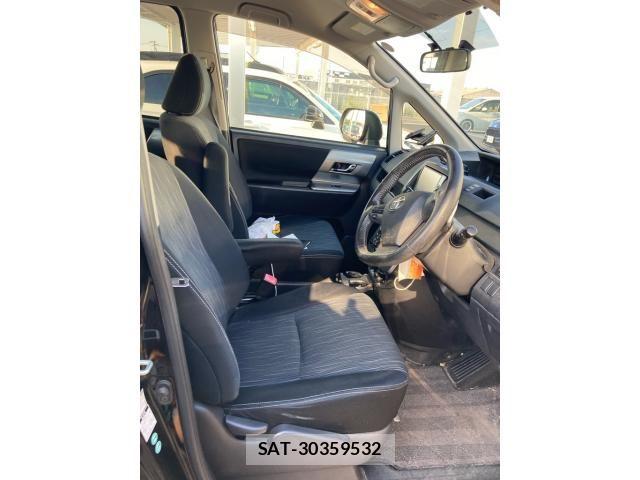 Toyota VOXY 2012-03 7226356-12