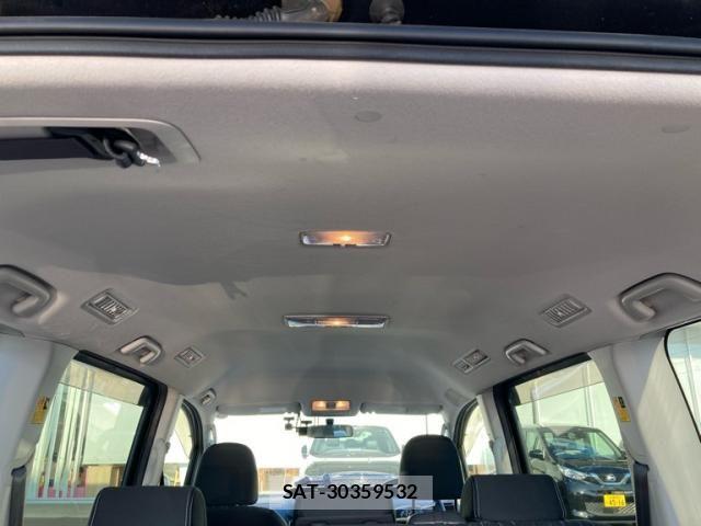 Toyota VOXY 2012-03 7226356-16
