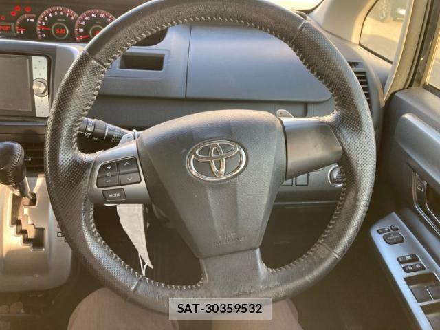 Toyota VOXY 2012-03 7226356-17