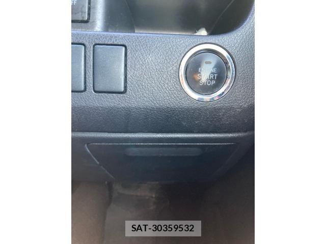 Toyota VOXY 2012-03 7226356-19