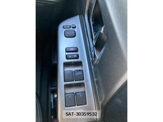 Toyota VOXY 2012-03 7226356-20