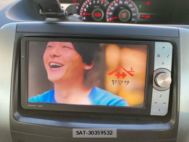 Toyota VOXY 2012-03 7226356-21