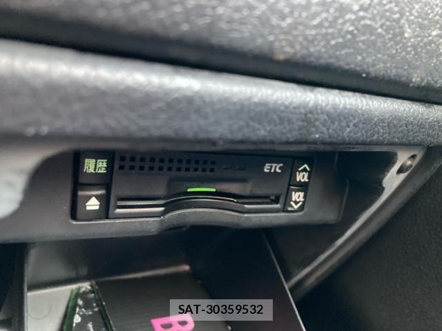 Toyota VOXY 2012-03 7226356-23