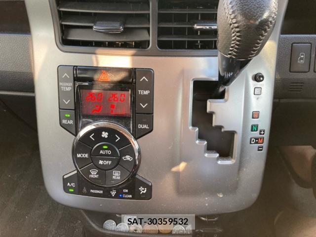 Toyota VOXY 2012-03 7226356-24
