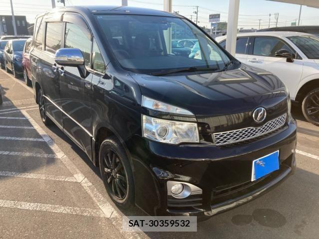 Toyota VOXY 2012-03 7226356-1