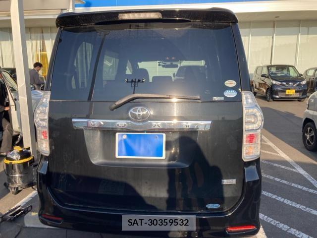 Toyota VOXY 2012-03 7226356-3