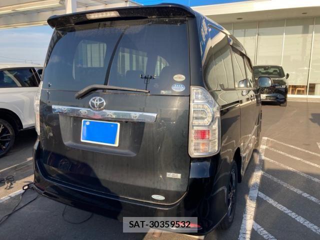Toyota VOXY 2012-03 7226356-4