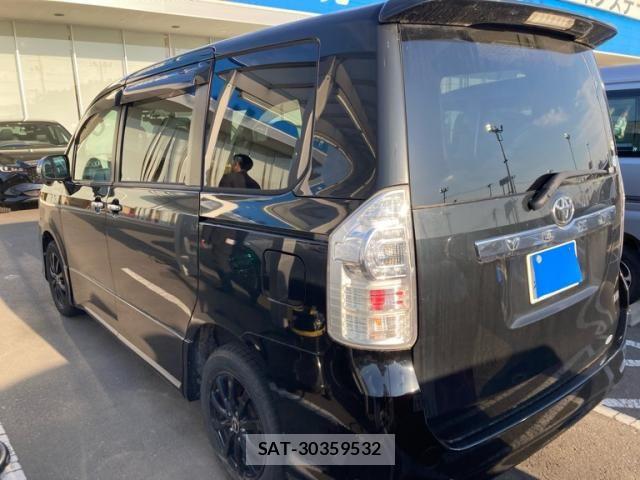 Toyota VOXY 2012-03 7226356-5