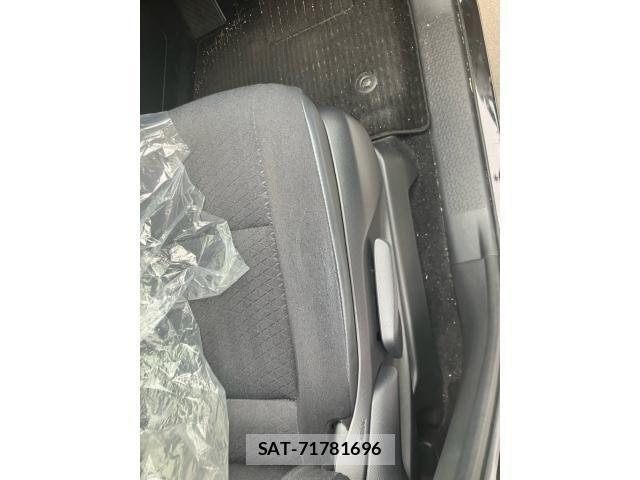 Toyota VOXY 2022-07 7226380-15