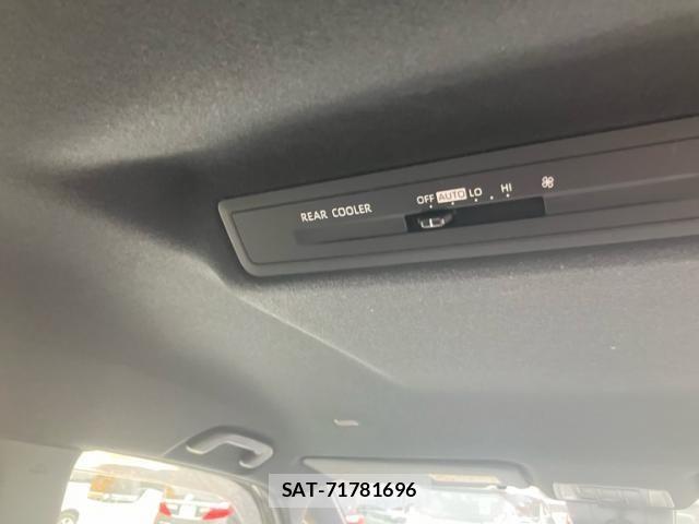 Toyota VOXY 2022-07 7226380-17