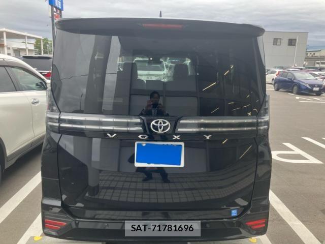 Toyota VOXY 2022-07 7226380-1