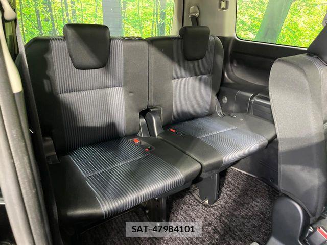 Toyota VOXY 2017-05 7226367-9