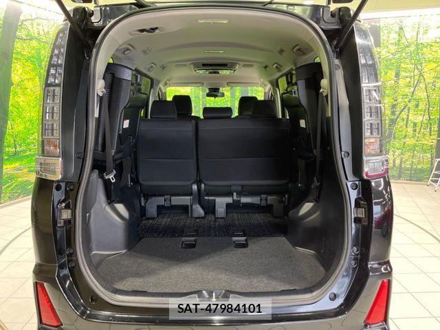 Toyota VOXY 2017-05 7226367-10