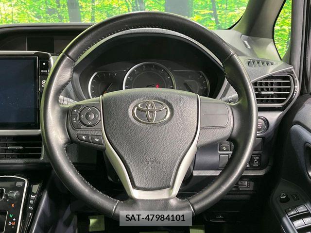 Toyota VOXY 2017-05 7226367-11