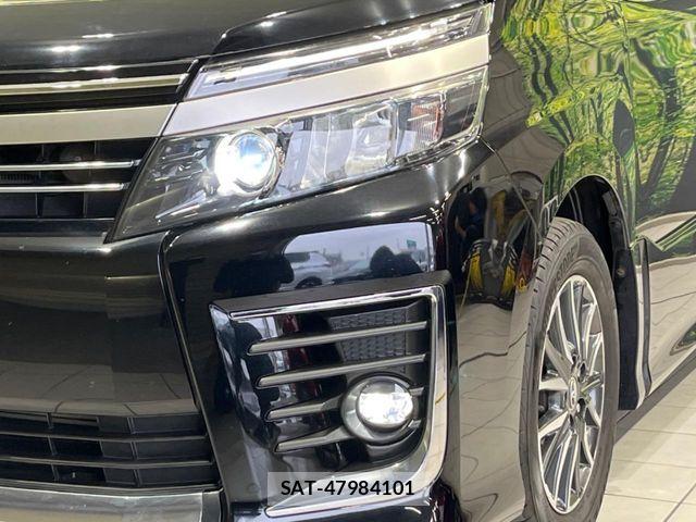 Toyota VOXY 2017-05 7226367-12