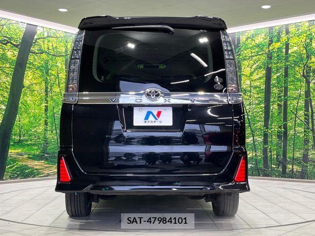 Toyota VOXY 2017-05 7226367-15