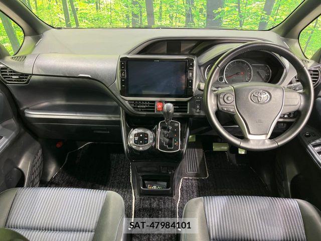 Toyota VOXY 2017-05 7226367-1