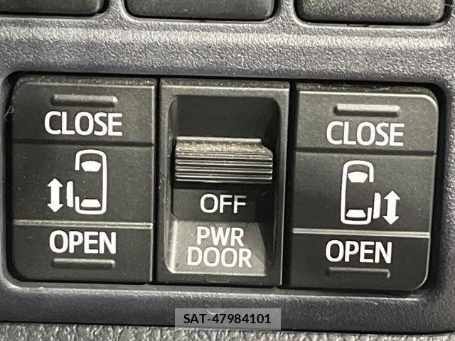 Toyota VOXY 2017-05 7226367-2