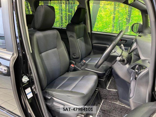 Toyota VOXY 2017-05 7226367-7