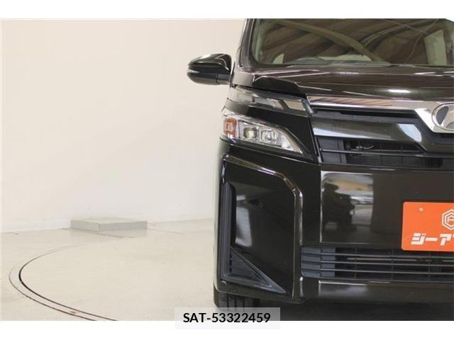 Toyota VOXY 2019-06 7226369-16