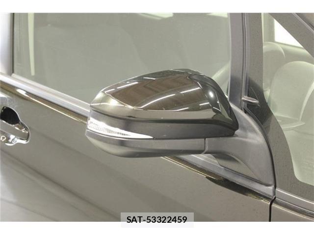 Toyota VOXY 2019-06 7226369-21