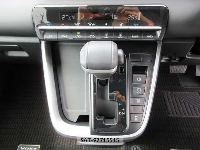 Toyota VOXY 2026-04 7226381-15