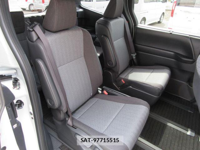 Toyota VOXY 2026-04 7226381-21