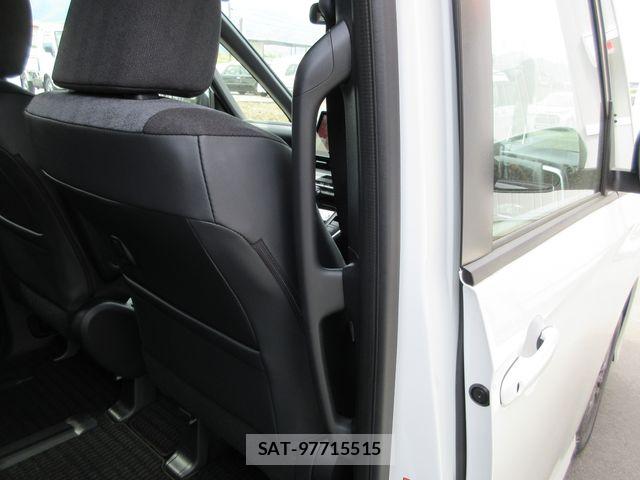 Toyota VOXY 2026-04 7226381-22