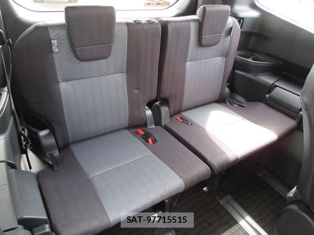 Toyota VOXY 2026-04 7226381-24