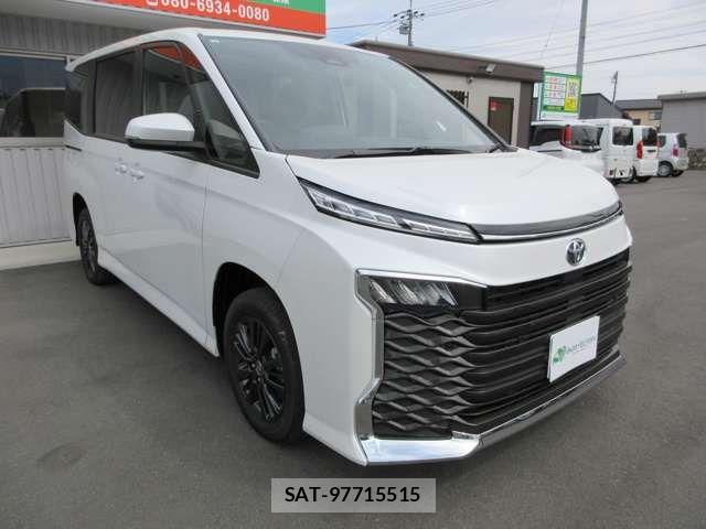 Toyota VOXY 2026-04 7226381-2