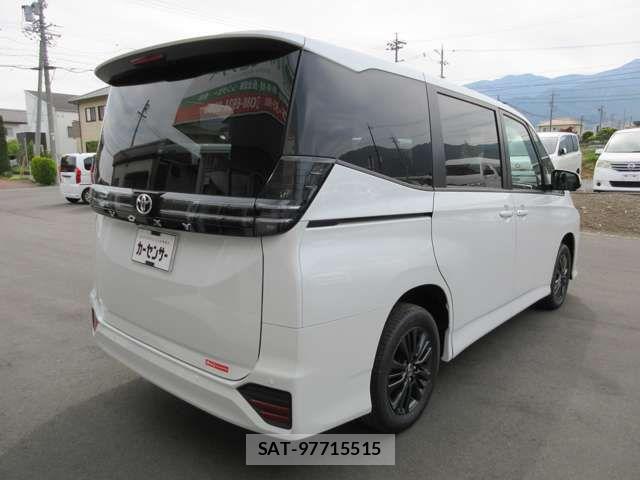 Toyota VOXY 2026-04 7226381-4