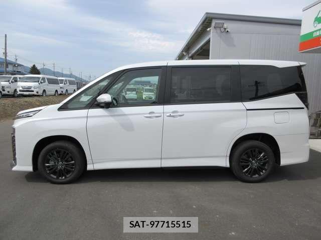 Toyota VOXY 2026-04 7226381-7