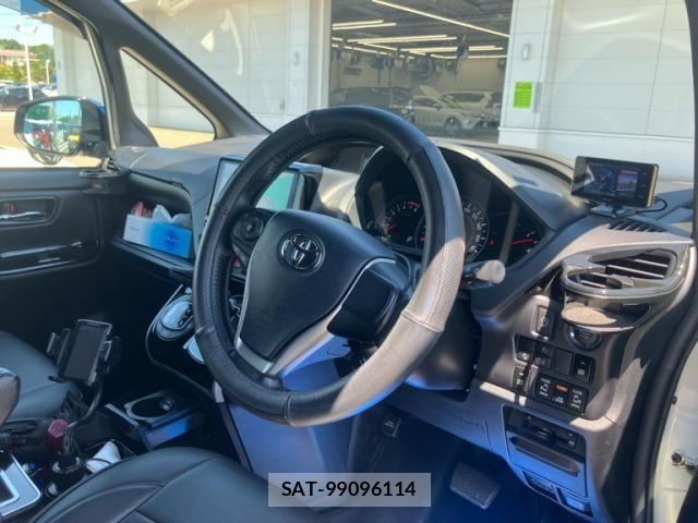 Toyota VOXY 2021-07 7226374-17
