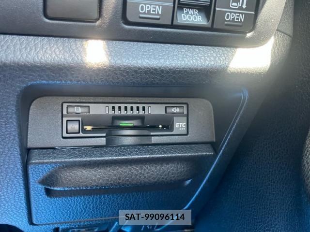 Toyota VOXY 2021-07 7226374-23