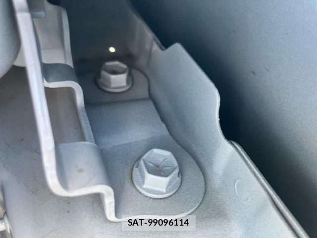 Toyota VOXY 2021-07 7226374-26