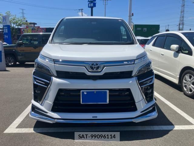 Toyota VOXY 2021-07 7226374-1
