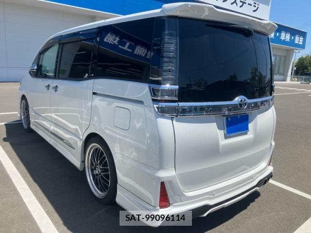 Toyota VOXY 2021-07 7226374-6