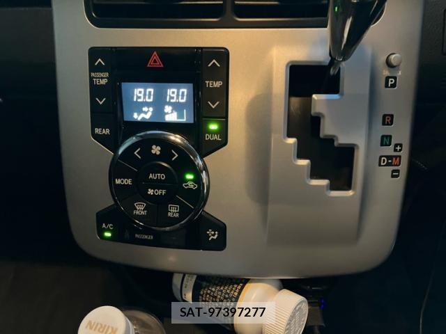 Toyota VOXY 2012-03 7226355-10