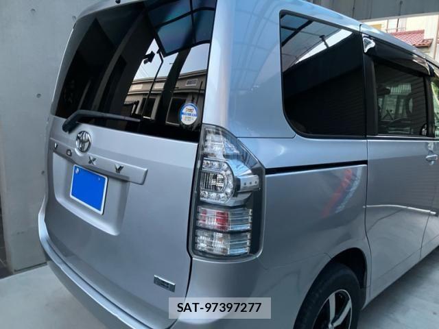 Toyota VOXY 2012-03 7226355-3