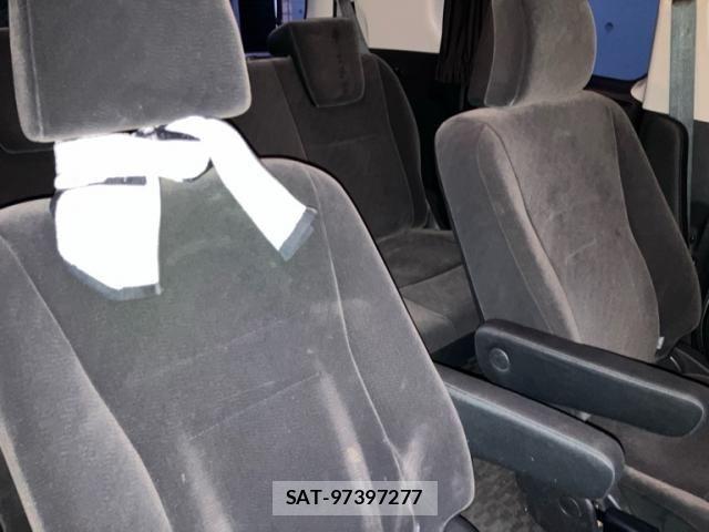 Toyota VOXY 2012-03 7226355-8