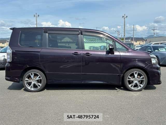 Toyota VOXY 2010-08 7252652-14