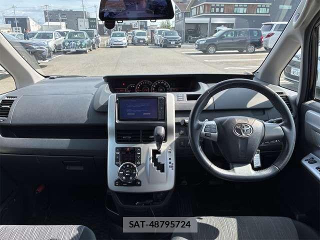 Toyota VOXY 2010-08 7252652-4