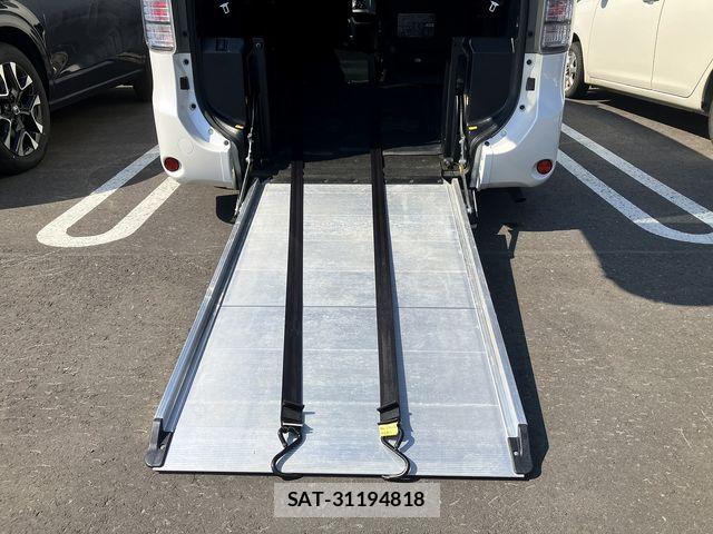 Toyota VOXY 2012-02 7252651-9