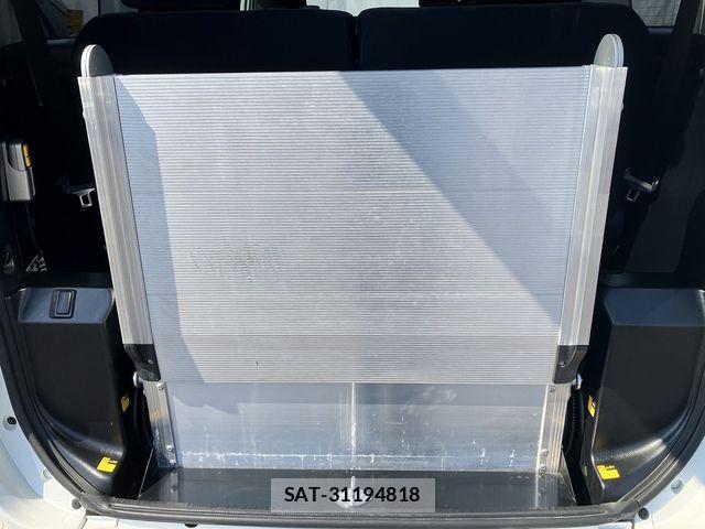 Toyota VOXY 2012-02 7252651-10
