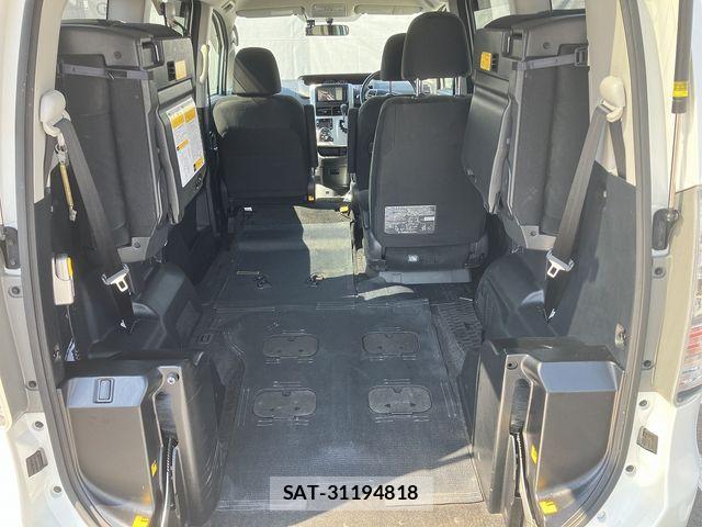 Toyota VOXY 2012-02 7252651-13