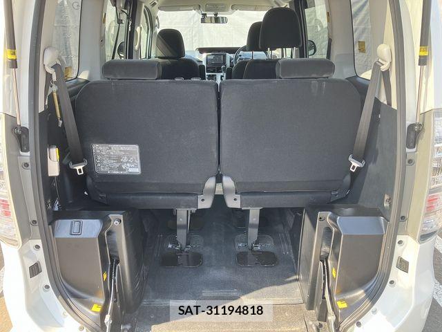 Toyota VOXY 2012-02 7252651-14