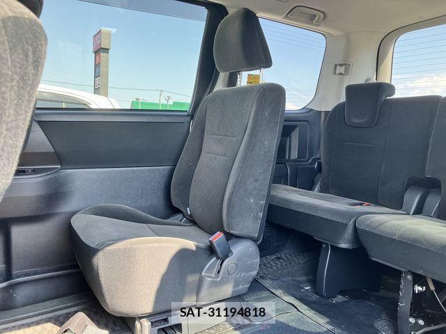 Toyota VOXY 2012-02 7252651-16