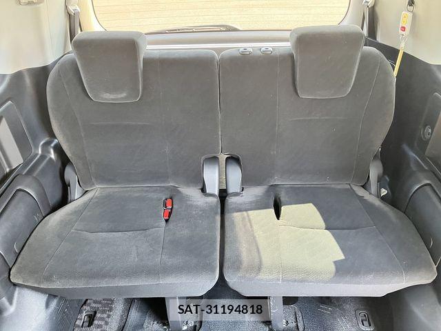 Toyota VOXY 2012-02 7252651-17