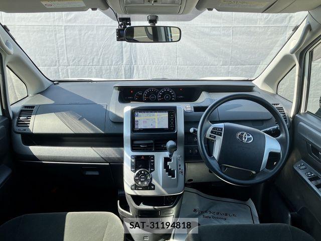 Toyota VOXY 2012-02 7252651-18