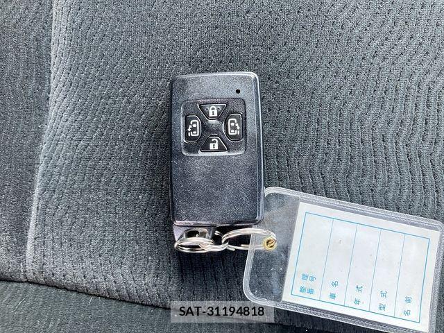 Toyota VOXY 2012-02 7252651-20